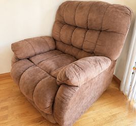 Brown Recliner Chair - Comfortable & Clean