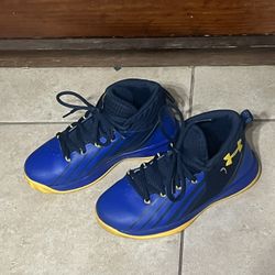Curry’s Shoes Kids Size 1.5.         Very Good Condition $25
