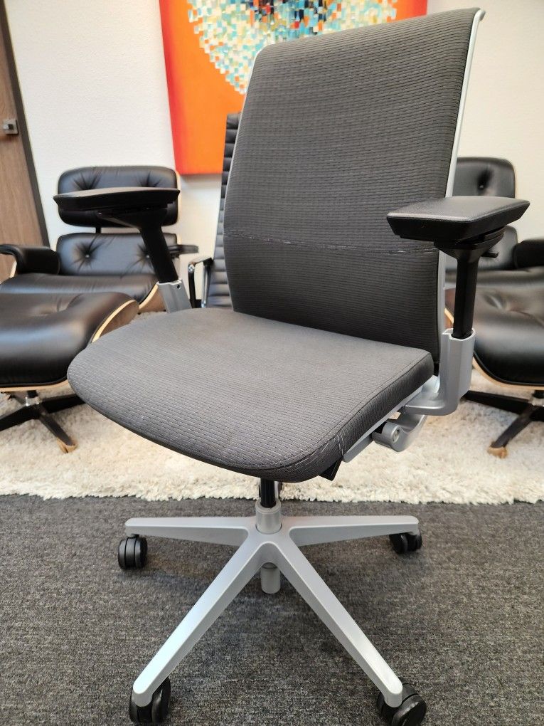 🔥LIKE NEW!🔥STEELCASE THINK V2 CHAIR FULLY ADJUSTABLE ARMS & LUMBAR SUPPORT SEAT DEPTH REAR TILT LOCK MANY AVAILABLE!