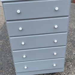Dresser light gray vertical  Five drawers I’ll slide very nicely. They all have white ceramic knobs.  #7140 Dressers made out of solid pine for the mo