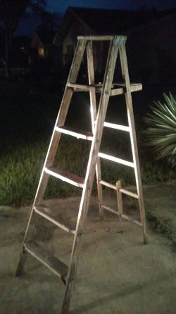 6 ft. Wood. Ladder