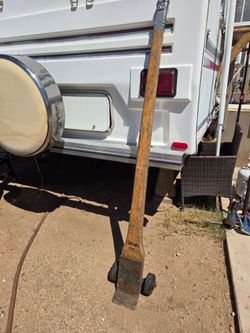 Leverage dolly or wedge dolly