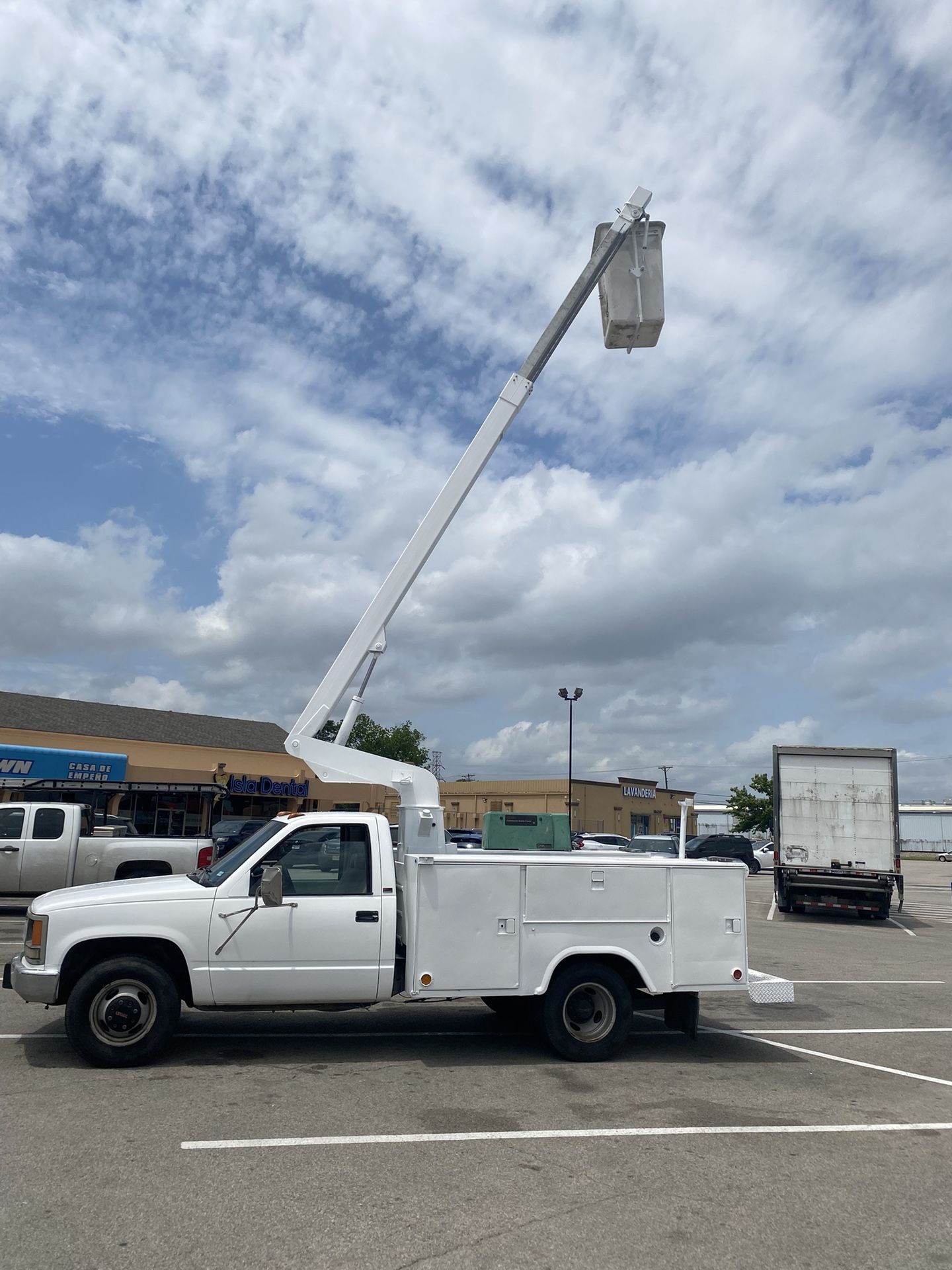 Bucket Truck 91 GMC Sierra