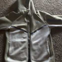 Green Olive light nike tech