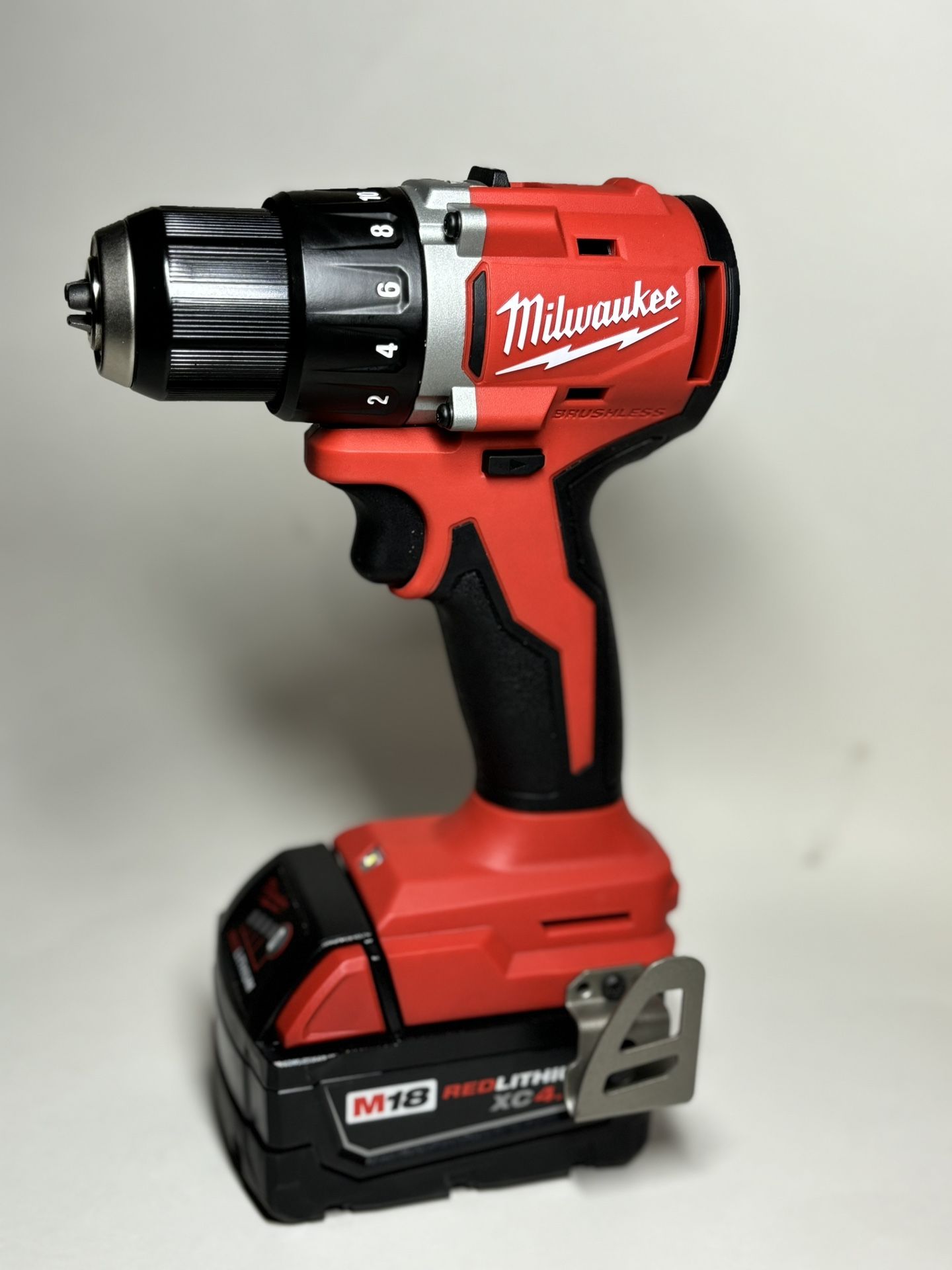  Milwaukee Drill With 4.0 Battery 