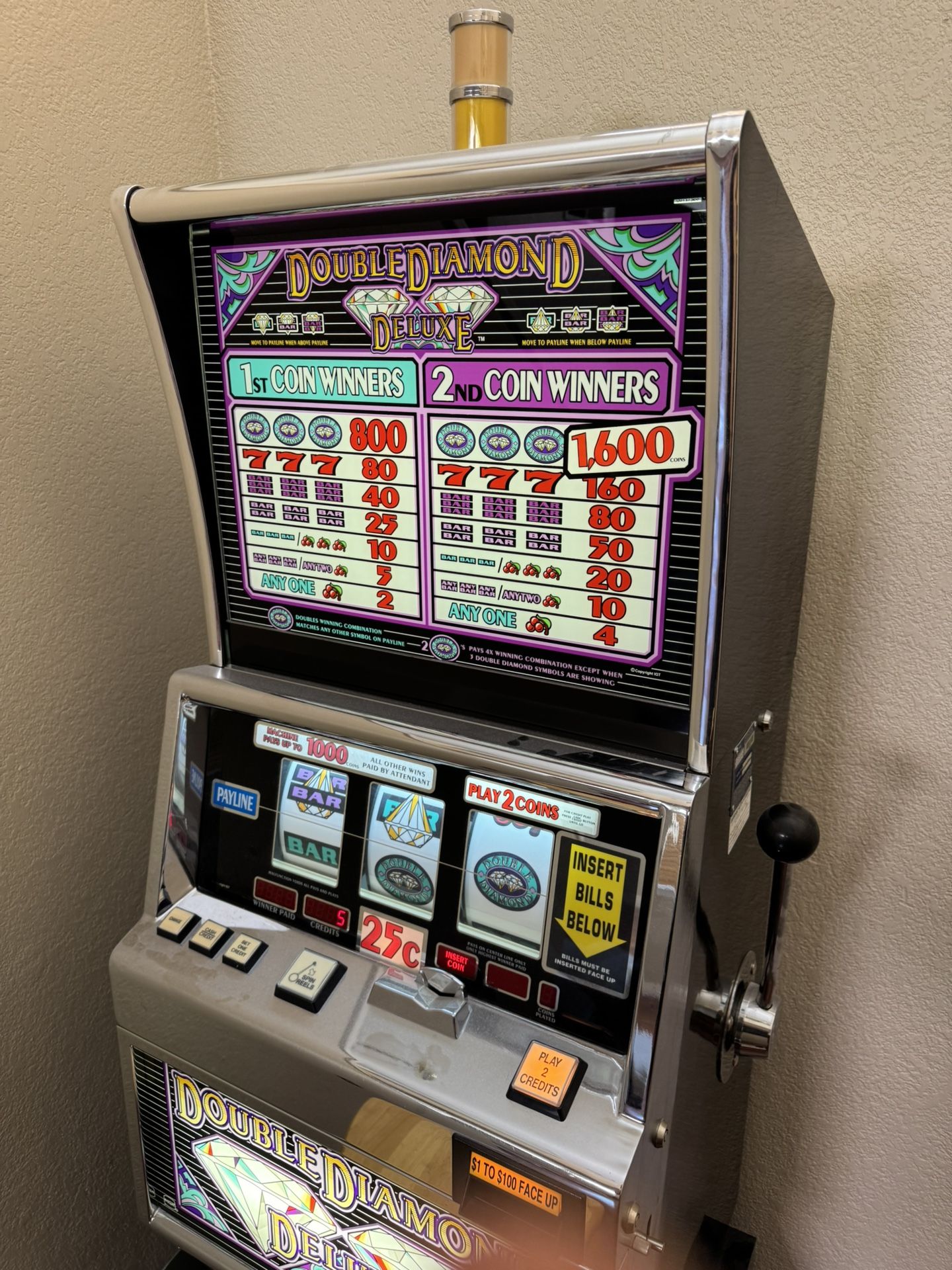 SLOT MACHINE: IGT Double Diamond Deluxe