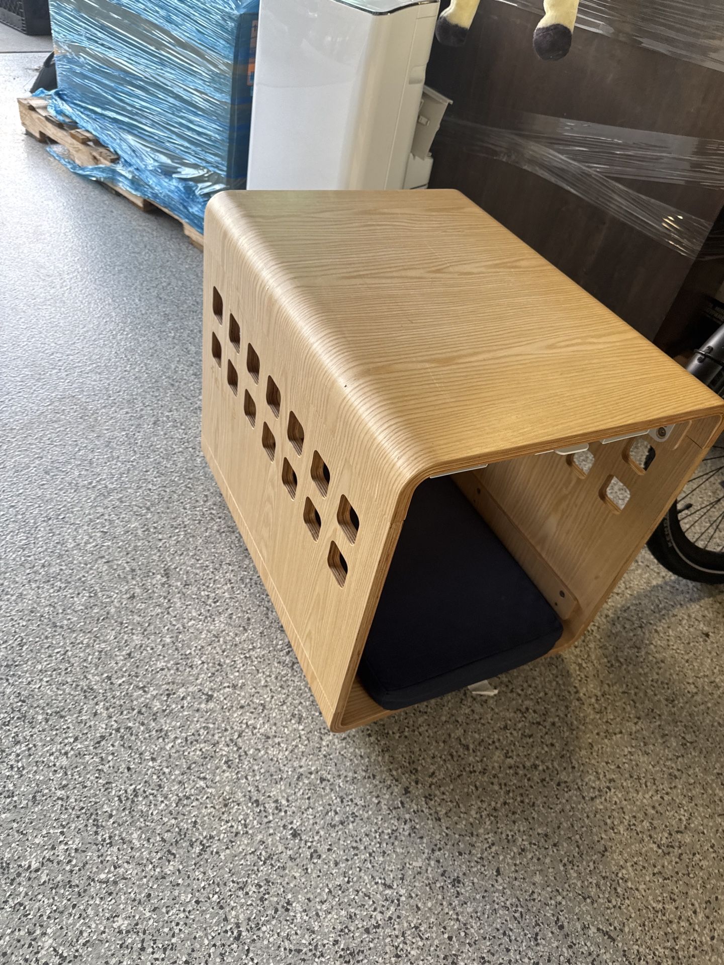 Modern Fable Signature Pet Crate – Small Size