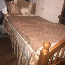 Twin/Full Gold Silk bed set