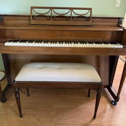 Elburn Upright Piano
