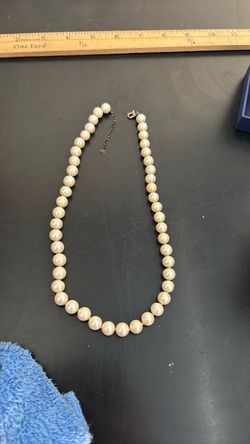 Vintage pearls 18 inch necklace