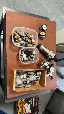 Pneumatic fittings / filter regulator