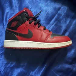Air Jordan Mid 1 “REVERSE BRED”