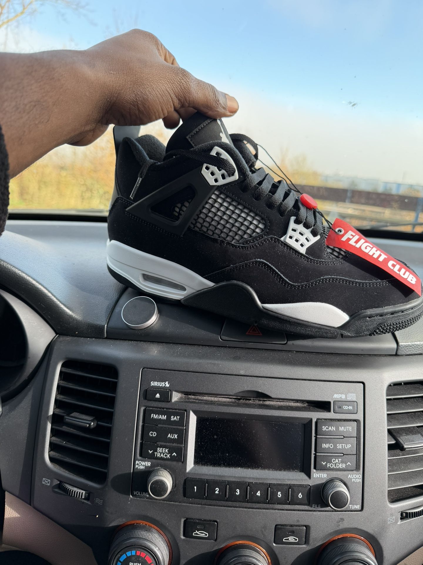 White Thunder 4s Sz11