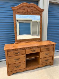 Very nice solid wood dresser & mirror
