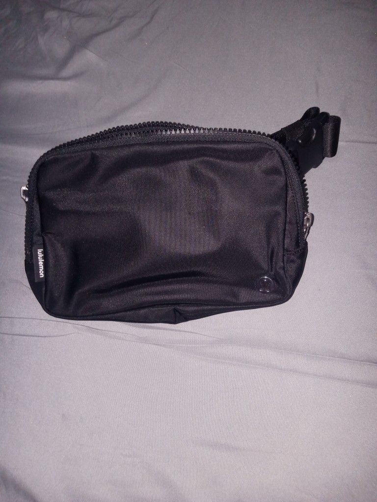 NWT Lululemon Everywhere Belt Fanny Bag Black