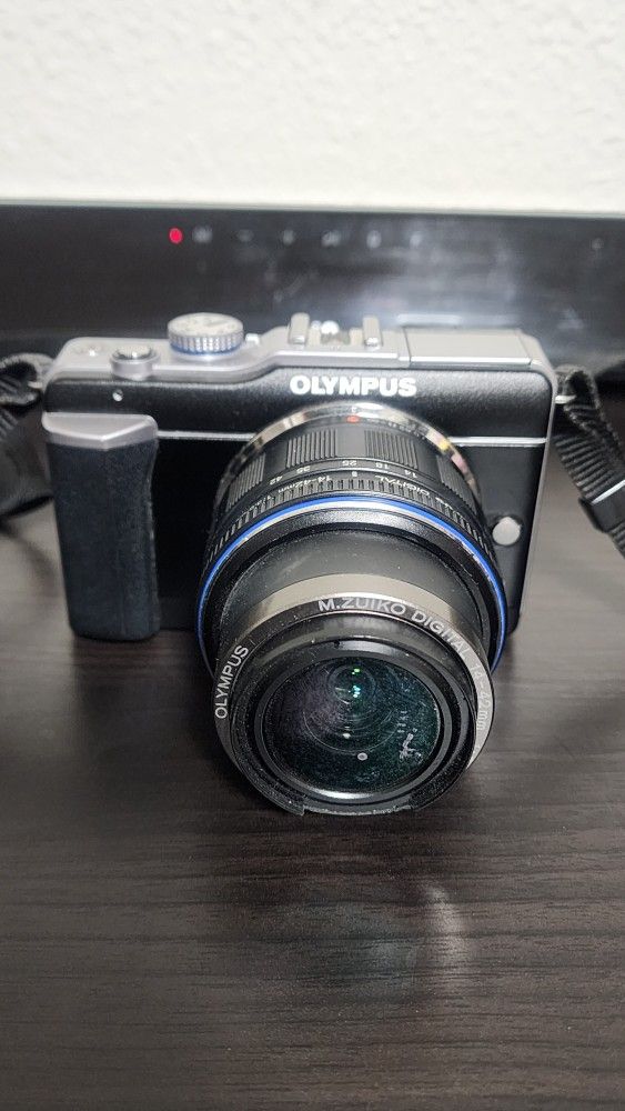 Olympus Pen E-PL1 12.0MP Digital Camera With 14-42mm Lens 