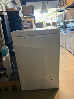 2.8 Cu Ft Compact Chest Freezer with Adjustable Thermostat & Removable Basket – White