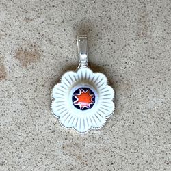 🌺 Pretty, off white enameled flower with red white & blue raised center, scalloped edge, pendant (with silver tone bail)
