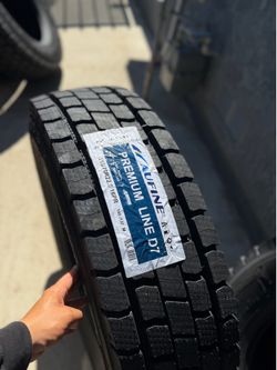 255/70R22.5 traction tires