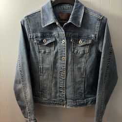 Women’s LEE Jean jacket. Size Small. 