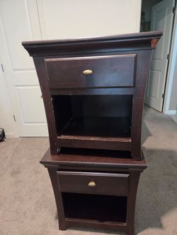 2 Free Nightstands