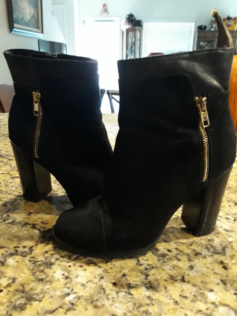 Juicy Couture Black Size 7 Boots!