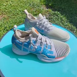 NIKE AIR ZOOM ULTRA REACT Sz8