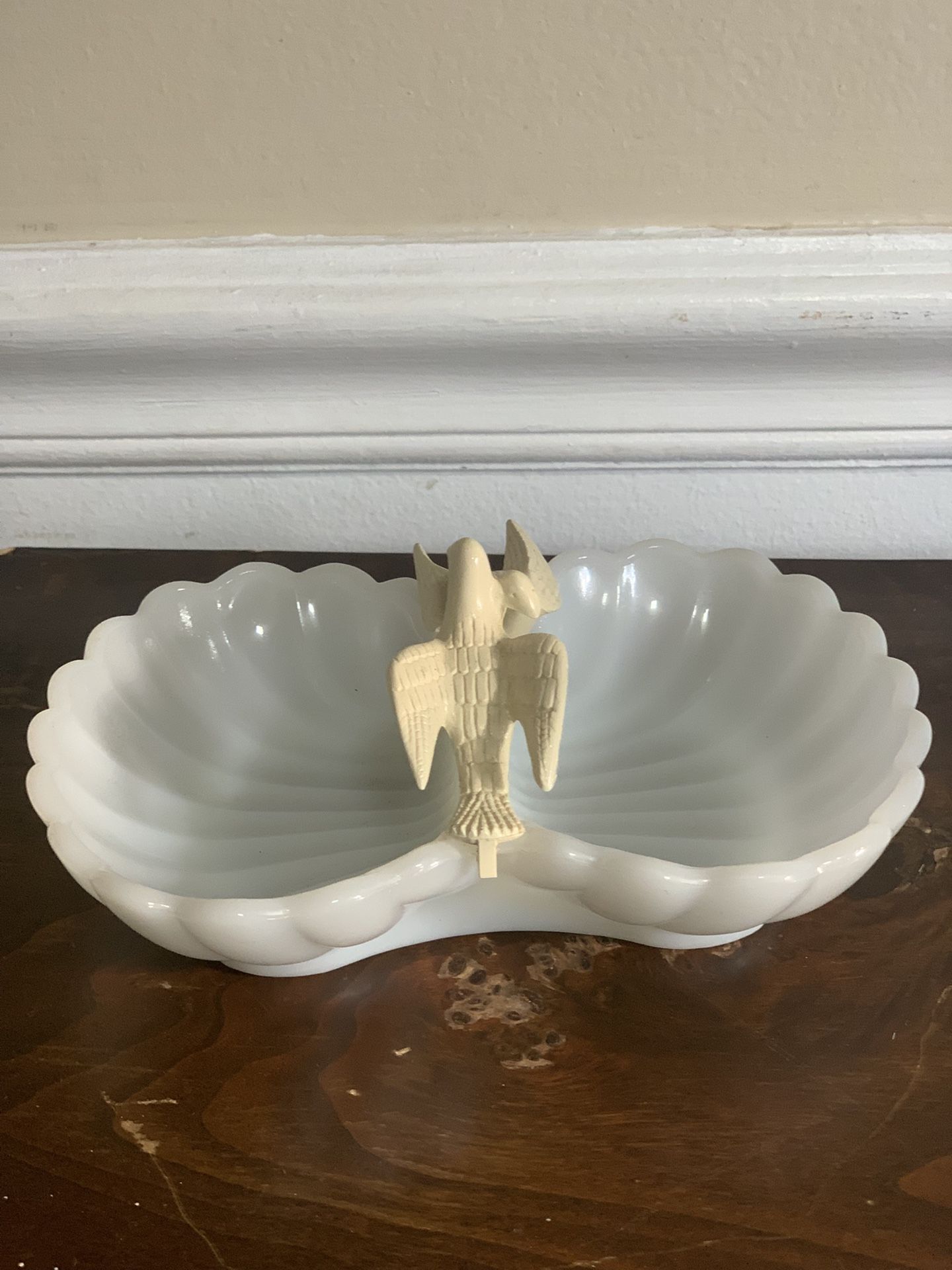 Vintage 70s Avon Love Birds Milk Glass Double Scalloped Shell Trinket Soap Dish