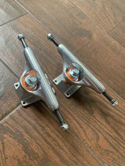 Skateboard trucks