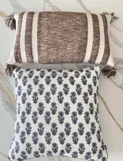 Decorative throw pillows