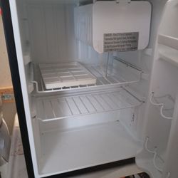 2.7 Cub Small Refrigerator