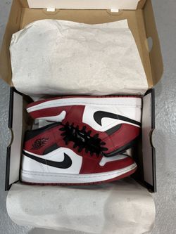 Jordan 1 Mid “Chicago”