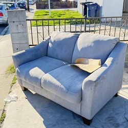 FREE COUCHES