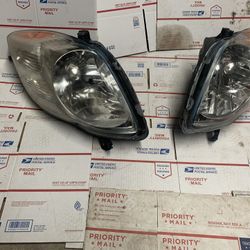 2009-2011 Toyota Yaris Hatchback Headlights Pair