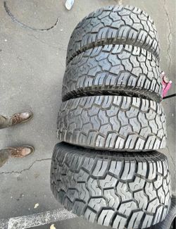 RT tires 35x12 50R20 LT Mickey Thomson set of Tires en excelente condición 80%life 😎🏁