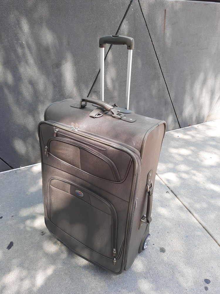 American Tourister 27" Tall Luggage 