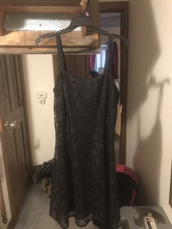 Short lace black dress