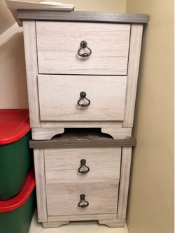2 nightstands