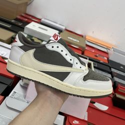 Jordan 1 Low Travis Scott Reverse Mocha 259