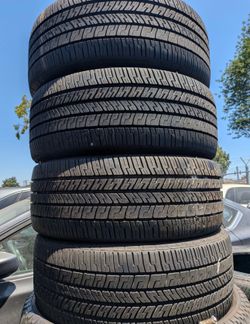 245/55r18 Goodyear tires semi nuevas con 95% de Vida las 4
