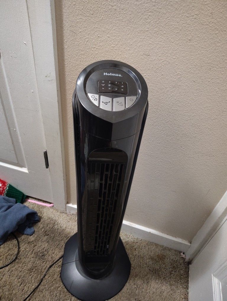 Fan Tower Type Holmes Brand. Gently Used