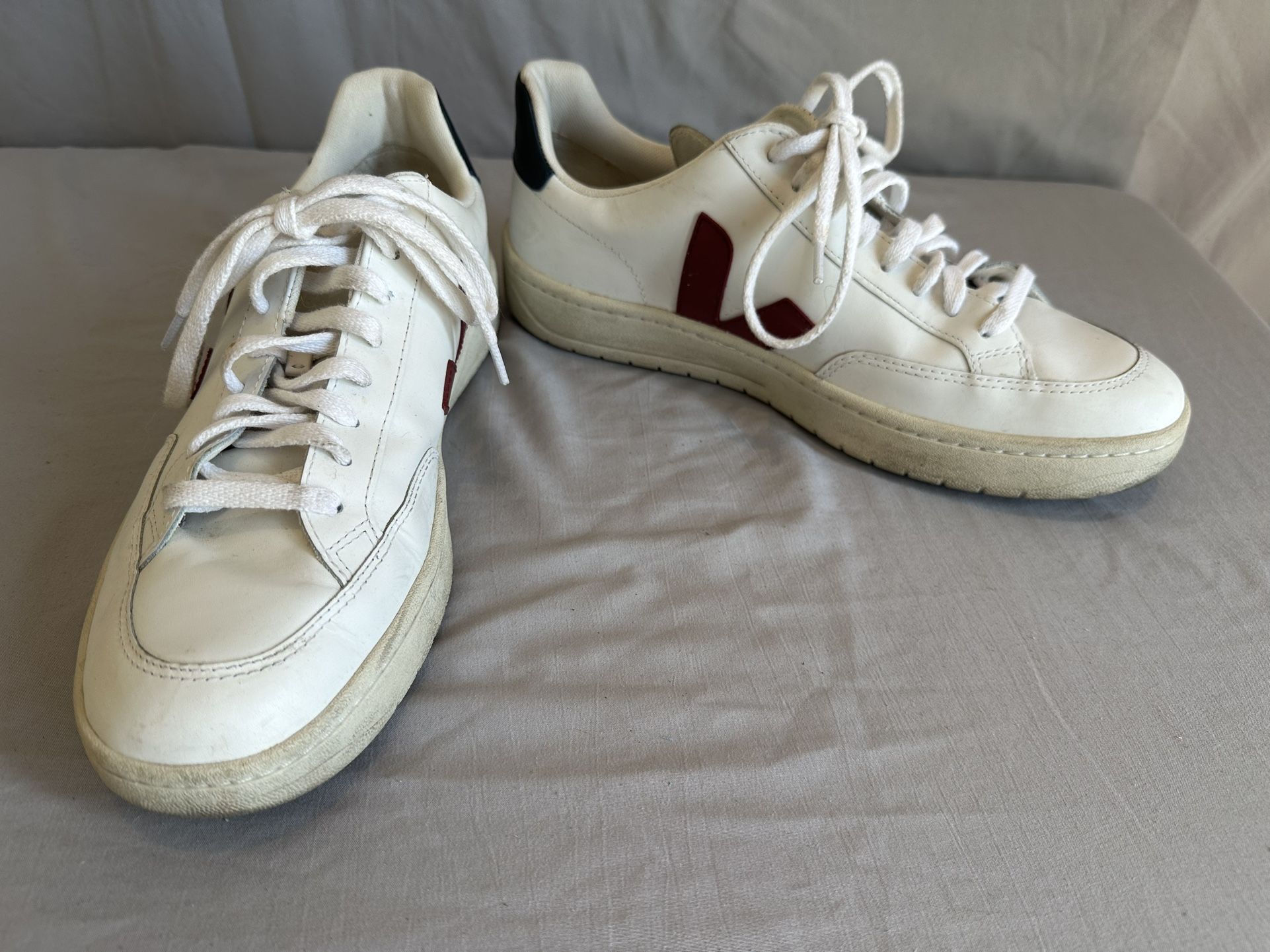 VEJA Low Top White Leather Casual Sneaker Shoes Lace up Men's Sz 11 US