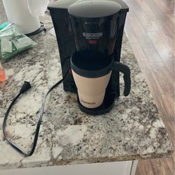 black and decker small one cup coffee maker, have to pu