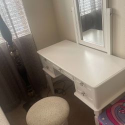 White Vanity With Chair