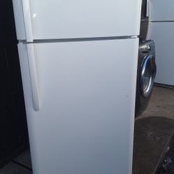 APARTMENT REFRIGERATOR (DELIVERED)