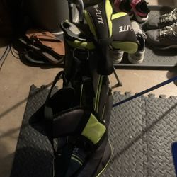 Top Flite 7-12 Yr Old Right Handed Golf Bag & 5 Clubs Seen