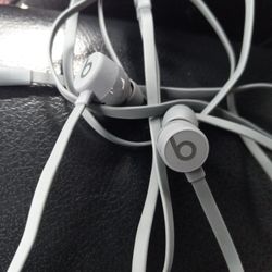  Beat By Dre 3   Head Phones 