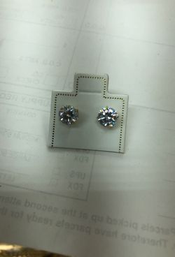 14k stud earring with cz