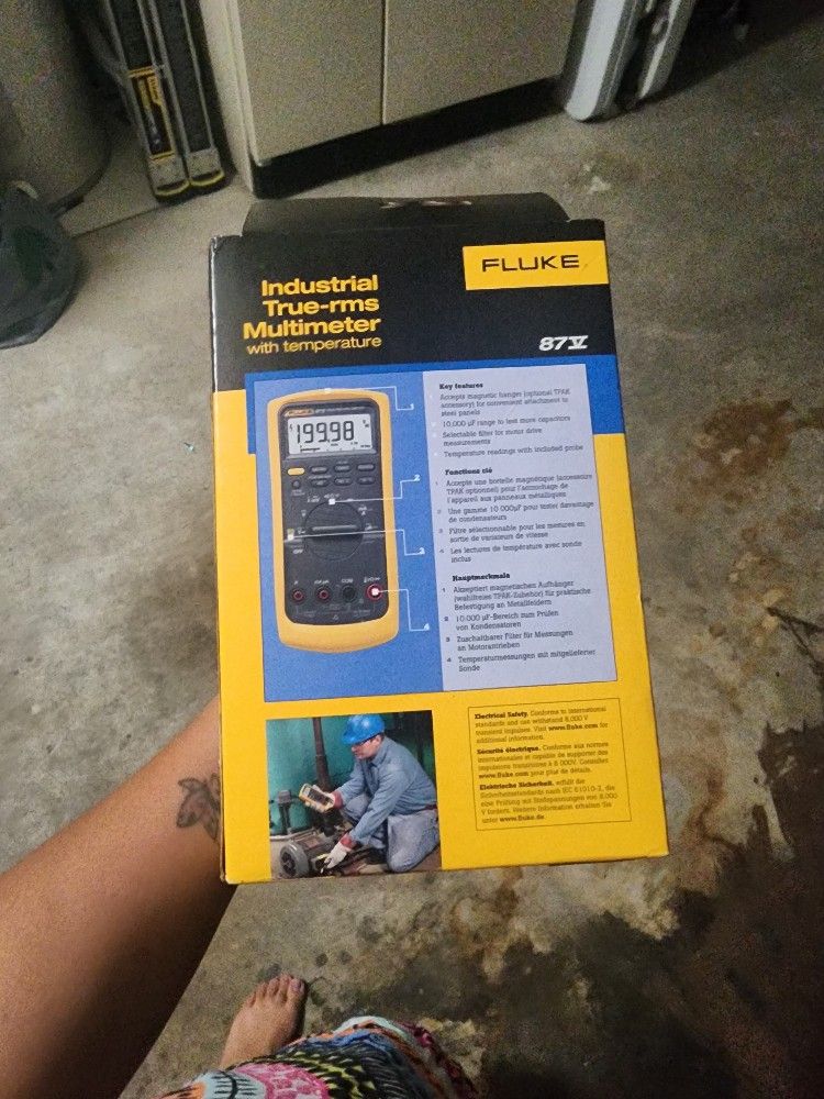 Industrial Voltmeter (Fluke)