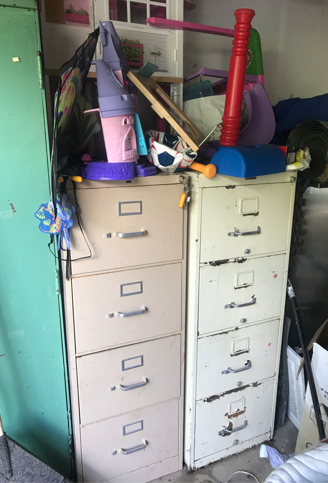 2 file cabinet with keys